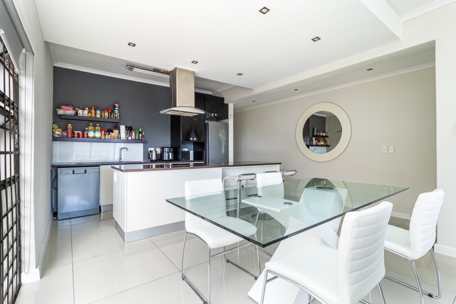 To Let 2 Bedroom Property for Rent in Vredehoek Western Cape